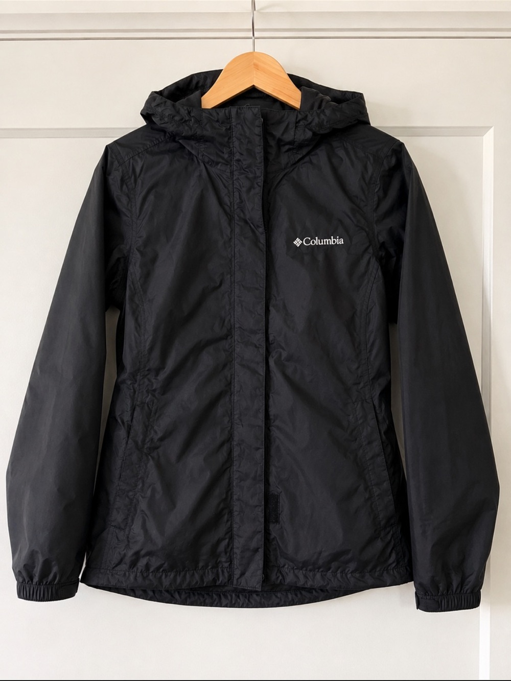Columbia women’s Black Hooded Rain Jacket